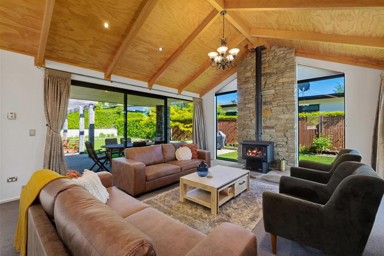 Roys Bay Lodge - Wanaka Holiday Home Exterior photo