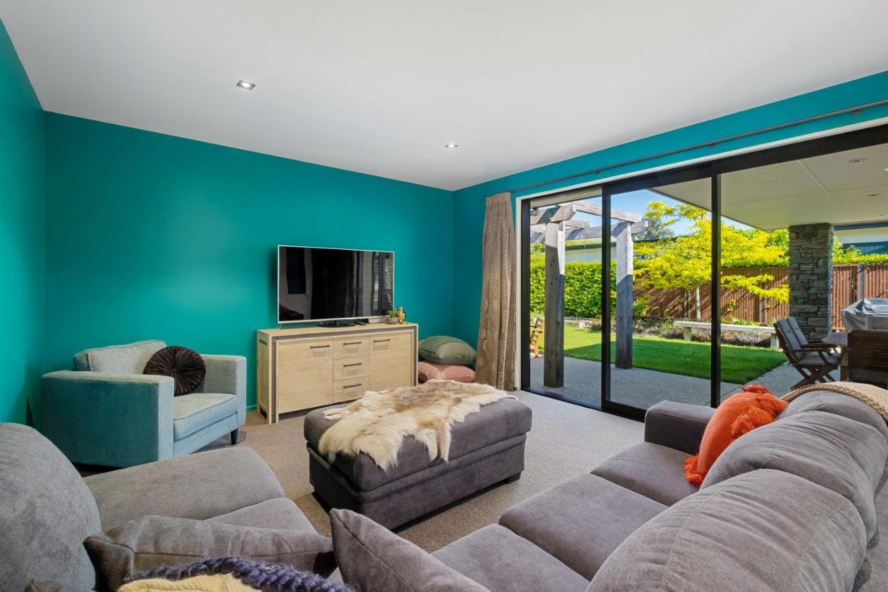 Roys Bay Lodge - Wanaka Holiday Home Exterior photo