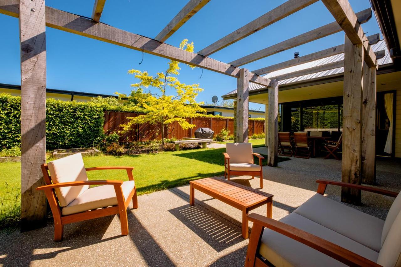 Roys Bay Lodge - Wanaka Holiday Home Exterior photo
