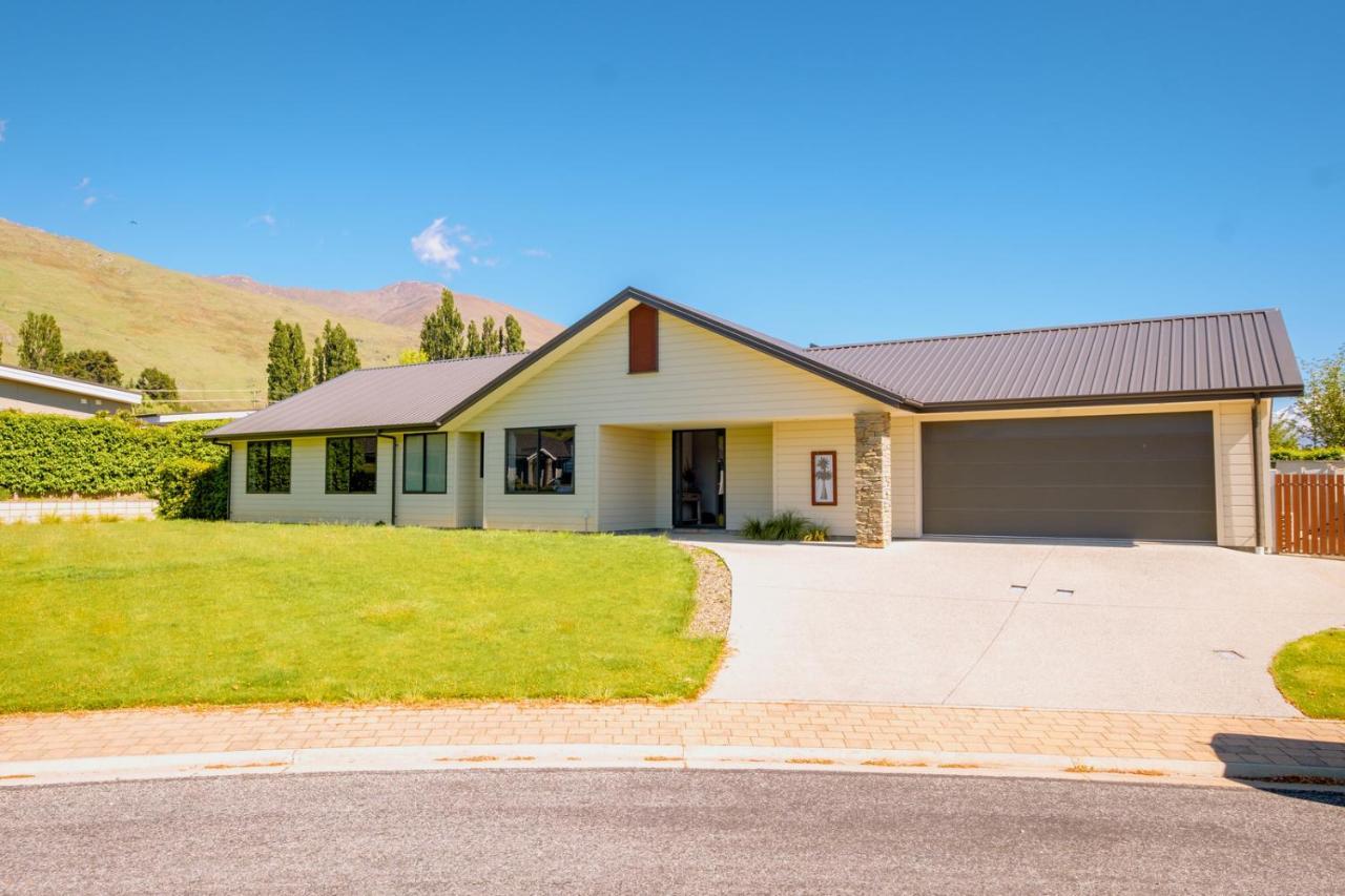 Roys Bay Lodge - Wanaka Holiday Home Exterior photo