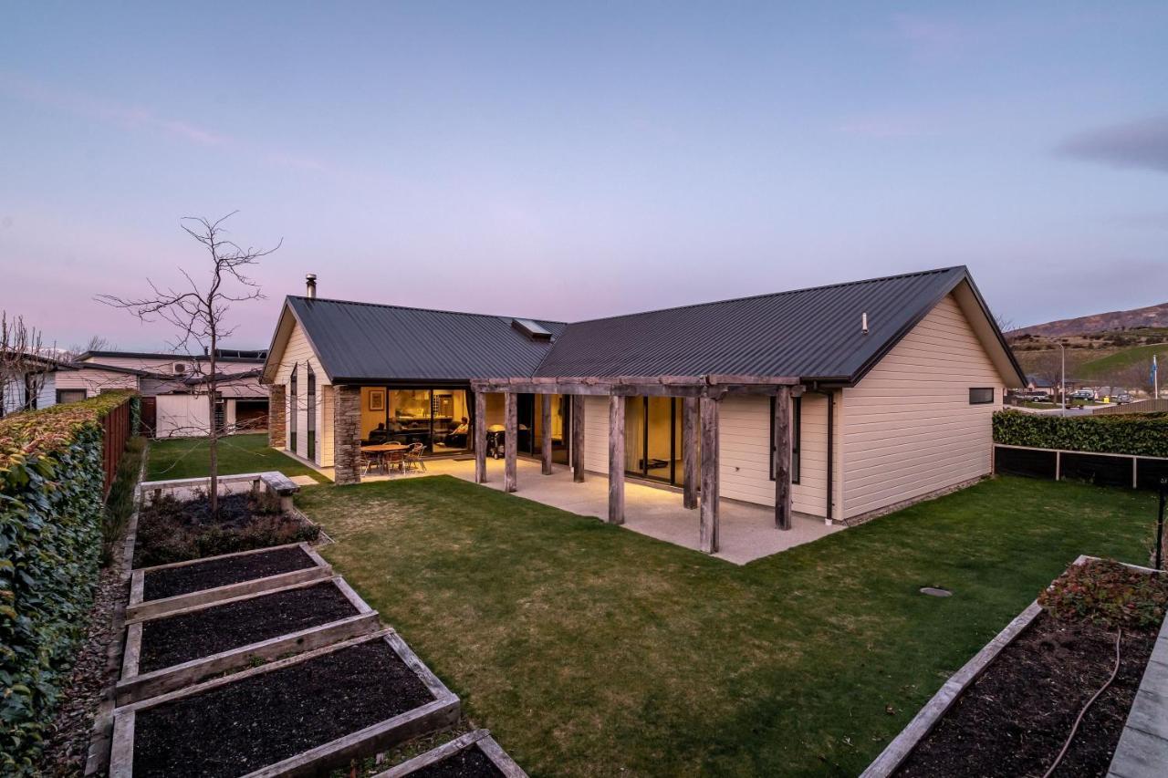 Roys Bay Lodge - Wanaka Holiday Home Exterior photo